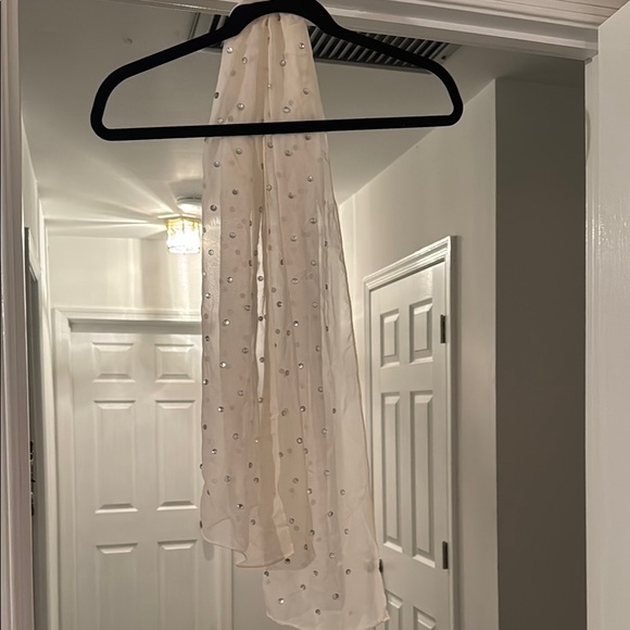 Neiman Marcus Elegant Beige Scarf with Silver Accents - Picture 1 of 1